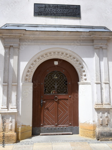 Historisches Portal der Clemens-Winkler-Gedenkstätte 