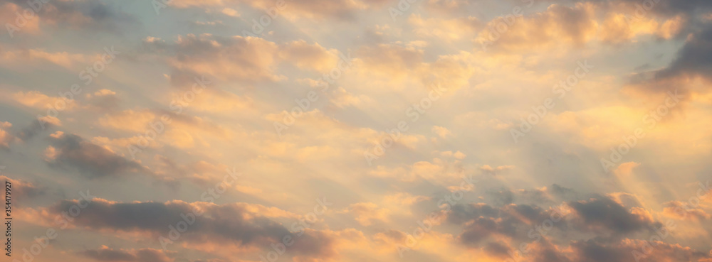 Beautiful sunset sky above clouds with dramatic light - obrazy, fototapety, plakaty 