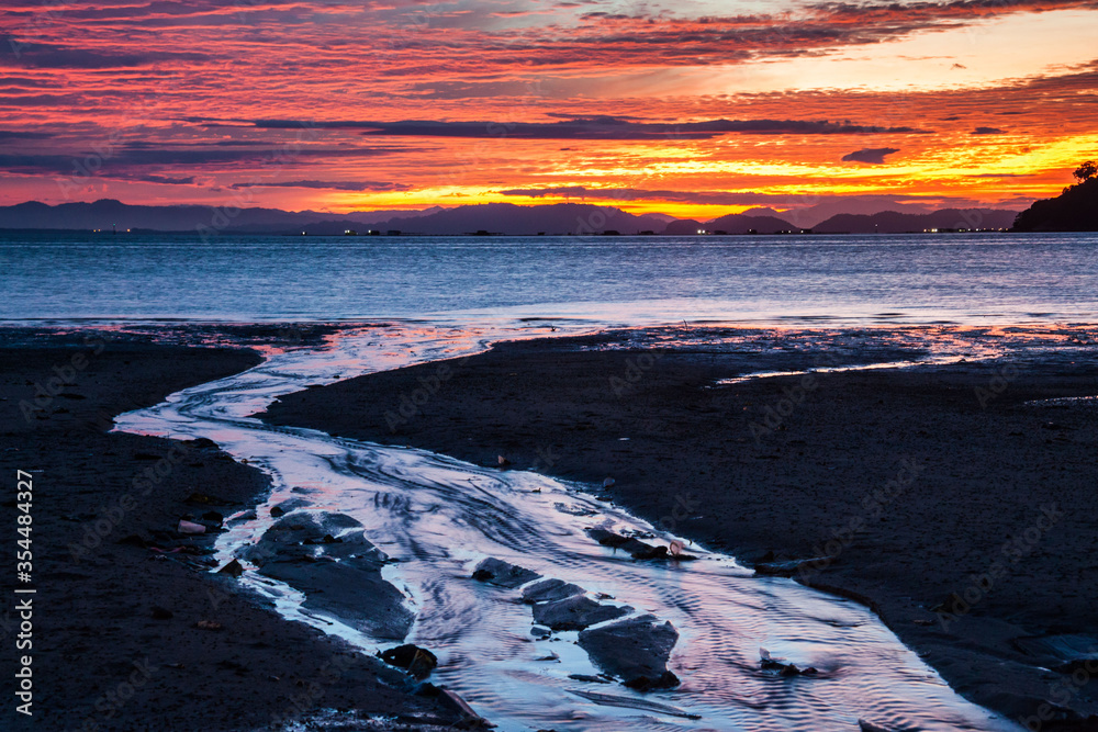 Naklejka premium Sunrise or sunset beautiful background