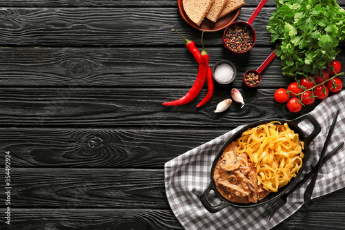 Beef stroganoff with fettuc...