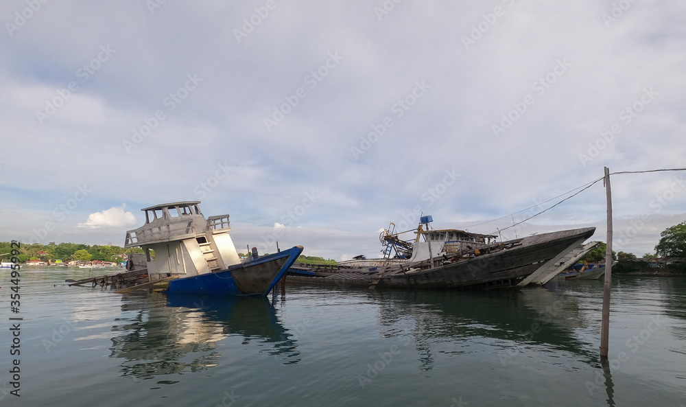 a group of sunken ships between the Islands of Bohol and Panglao