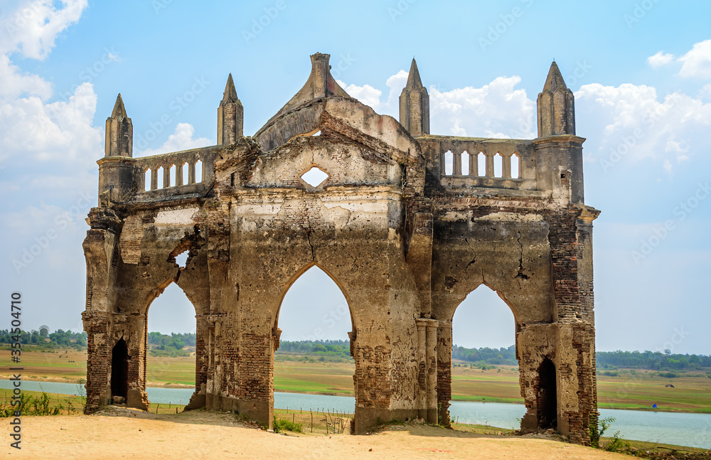 Fototapeta premium Ruins of old French Rosary church, Settihalli, Karnataka