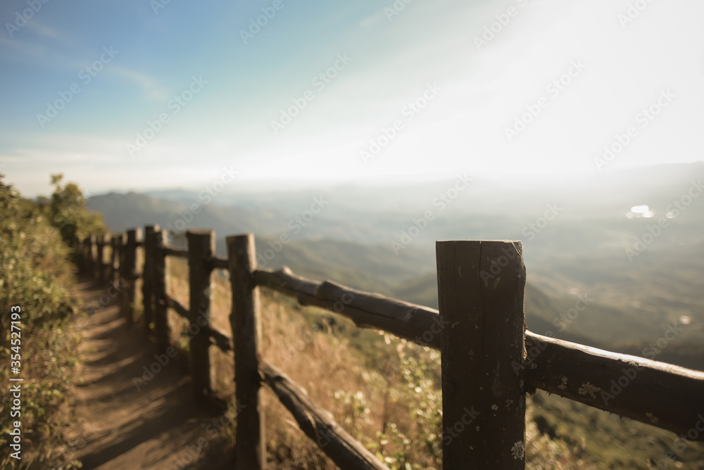 Obraz premium wooden fence on the hill