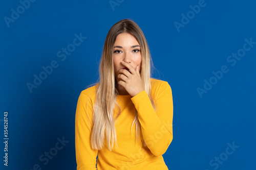 Blonde girl wearing a yellow T-shirt