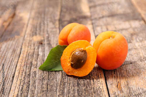 fresh apricot and leaf on wood background