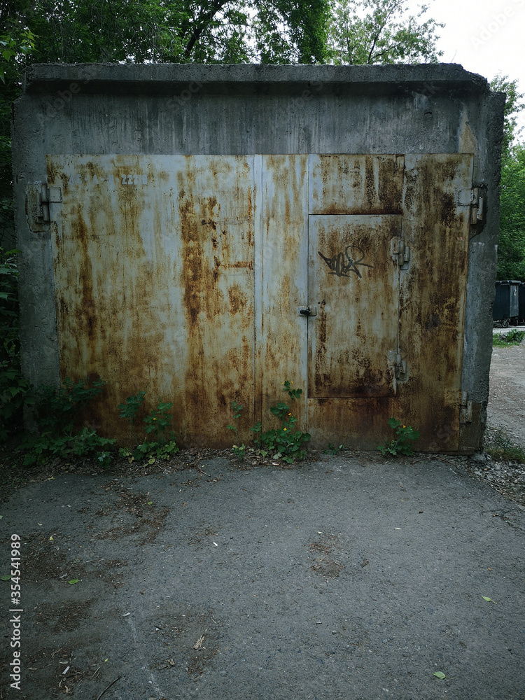 painted rusted metal doors

