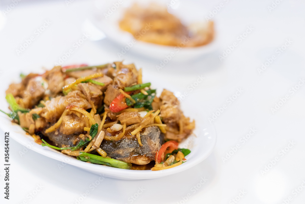 Stir-fried fish or ginger and mixed vegetables