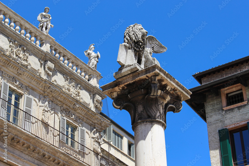 Kolumna San Marco (Leone Marciano) Włochy- Werona. Kwadrat panów
