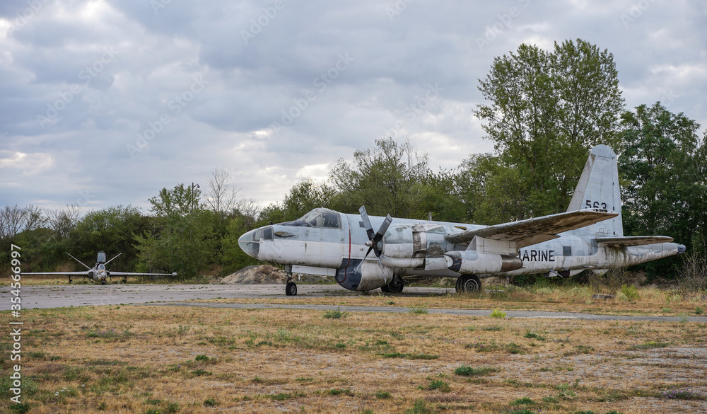 Military urbex of a lockheed plane P-2 forget inside an abandoned military base. Military urbex of a lockheed plane P-2 forget inside an abandoned military base.