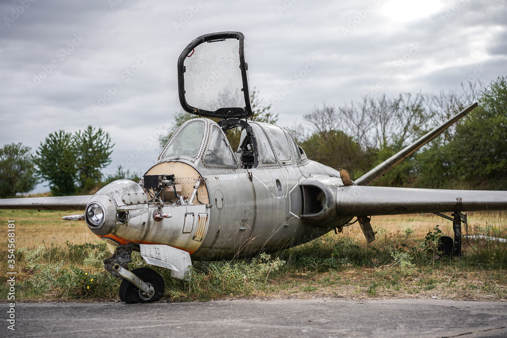 Military urbex of a lockheed plane P-2 forget inside an abandoned military base. Military urbex of a lockheed plane P-2 forget inside an abandoned military base.