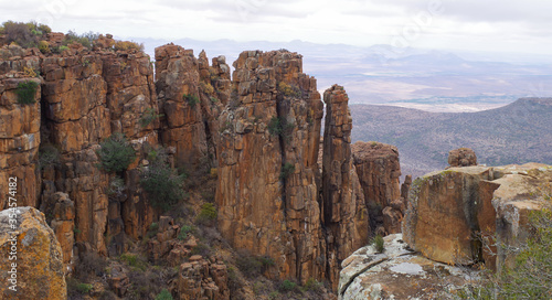 Gebirgszug Valley of Desolation und Steinwüste im Nationalpark Südafrika © ShDrohnenFly