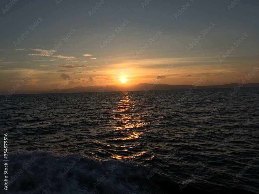 Obraz premium sunset in the sea