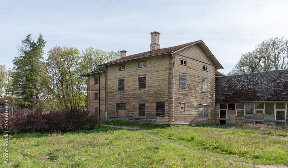 old abandoned wooden maison old abandoned wooden maison