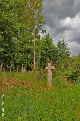 Croix de pierre ancienne (Corrèze)