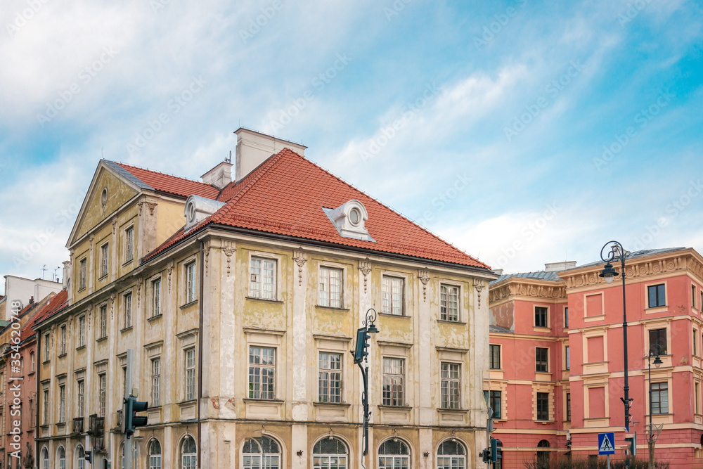 Obraz premium Antique building view in Old Town Warsaw, Poland