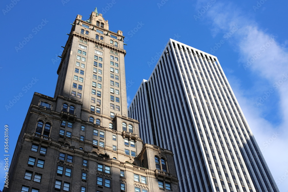 Obraz premium building, city, architecture, sky, urban, skyscraper, buildings, business, cityscape, house, skyline, roof, old, office, brick, construction, london, blue, windows, tall, new, exterior, glass, apartme