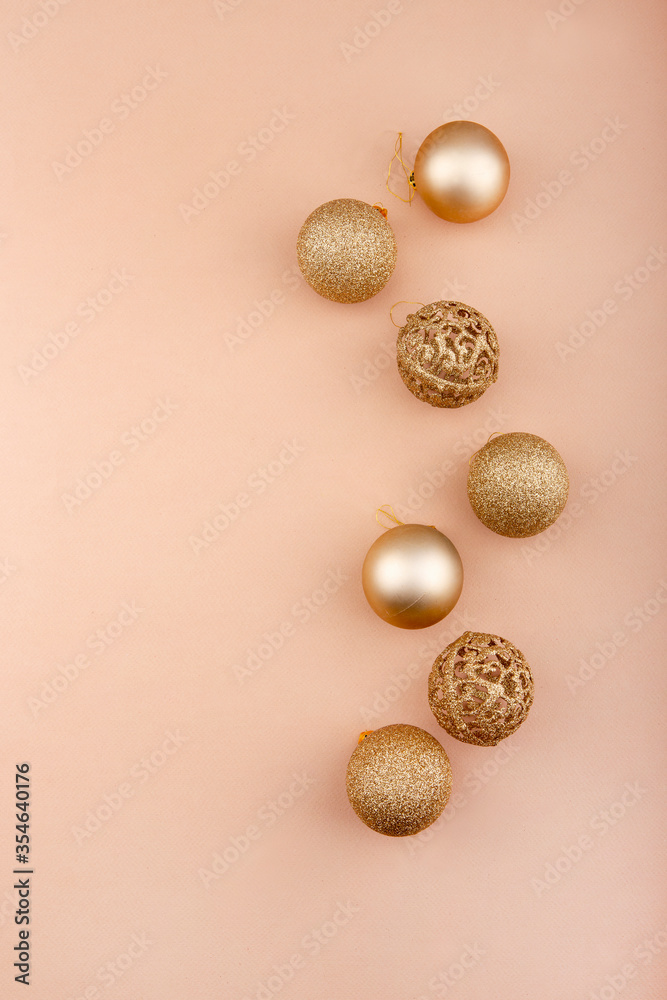 Fototapeta premium composition of gold and red Christmas toys, paper background