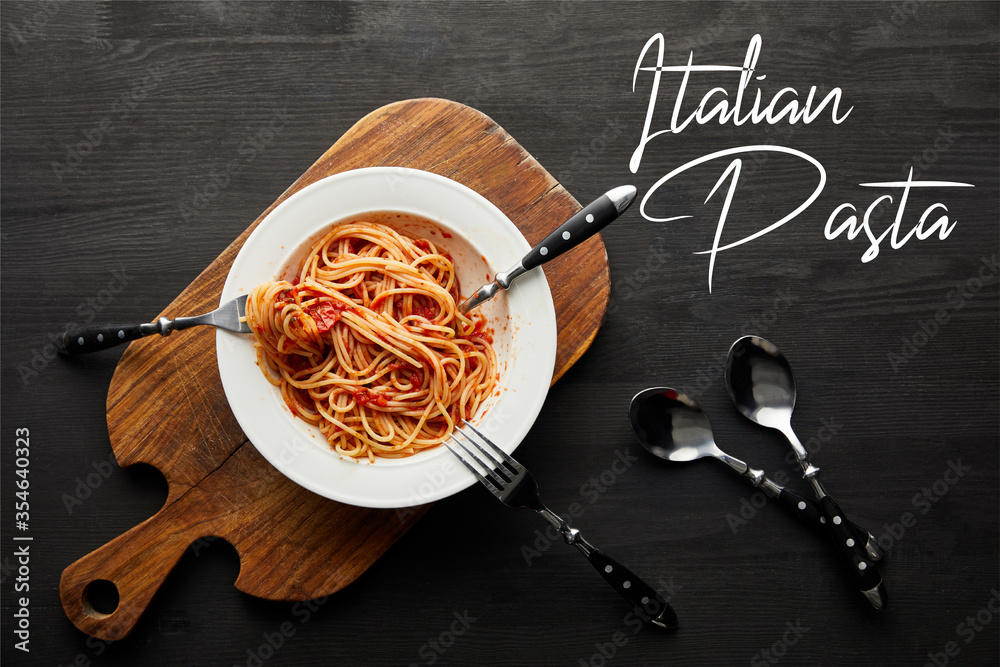 Φωτογραφία top view of tasty bolognese pasta with tomato sauce in white plate on wooden cut