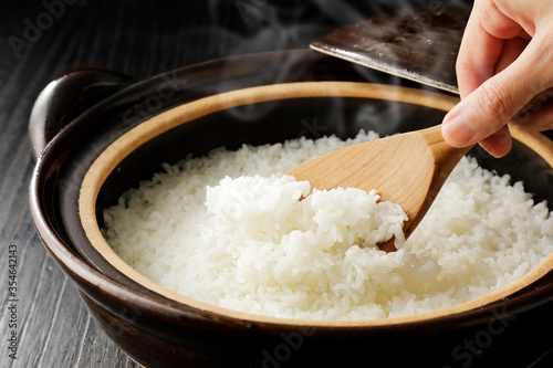 土鍋で炊いたごはん　Rice cooked in Japanese hot pot
