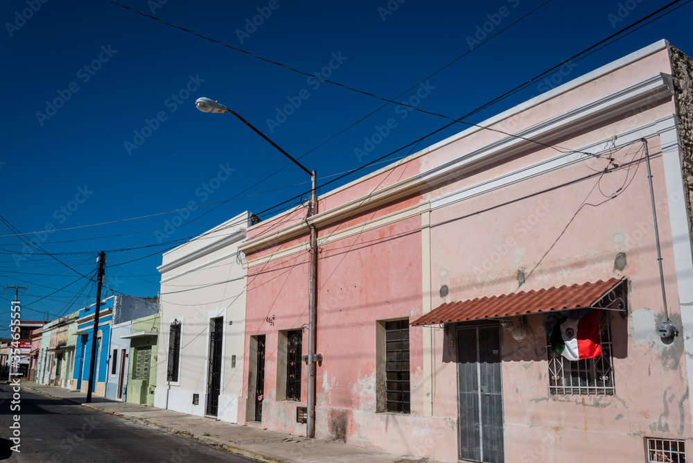 Street with colourful houses in the residential Santiago area of the city centre, Merida, Yucatan, Mexico