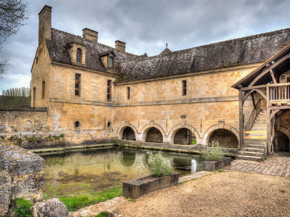 partie du château de Villarceaux et de ses jardins dans le Val d'Oise en France