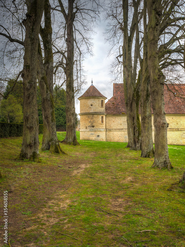 partie du château de Villarceaux et de ses jardins dans le Val d'Oise en France