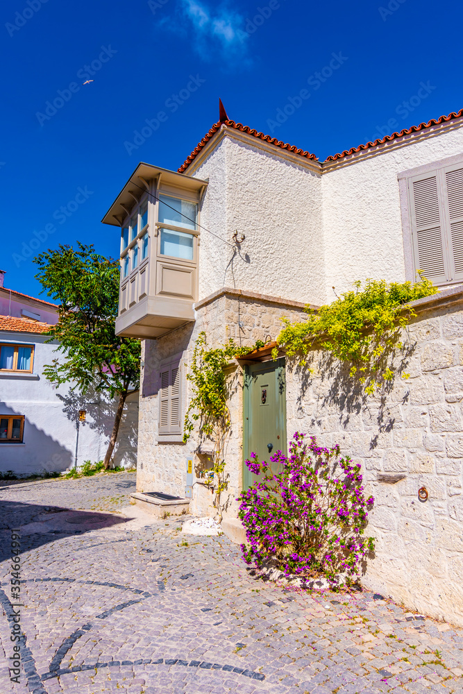 Obraz premium Alacati street view in Alacati Town. Alacati is populer historical tourist destination in Turkey.