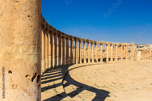 Fotografering Roman colonnade at Jerash in Jordan