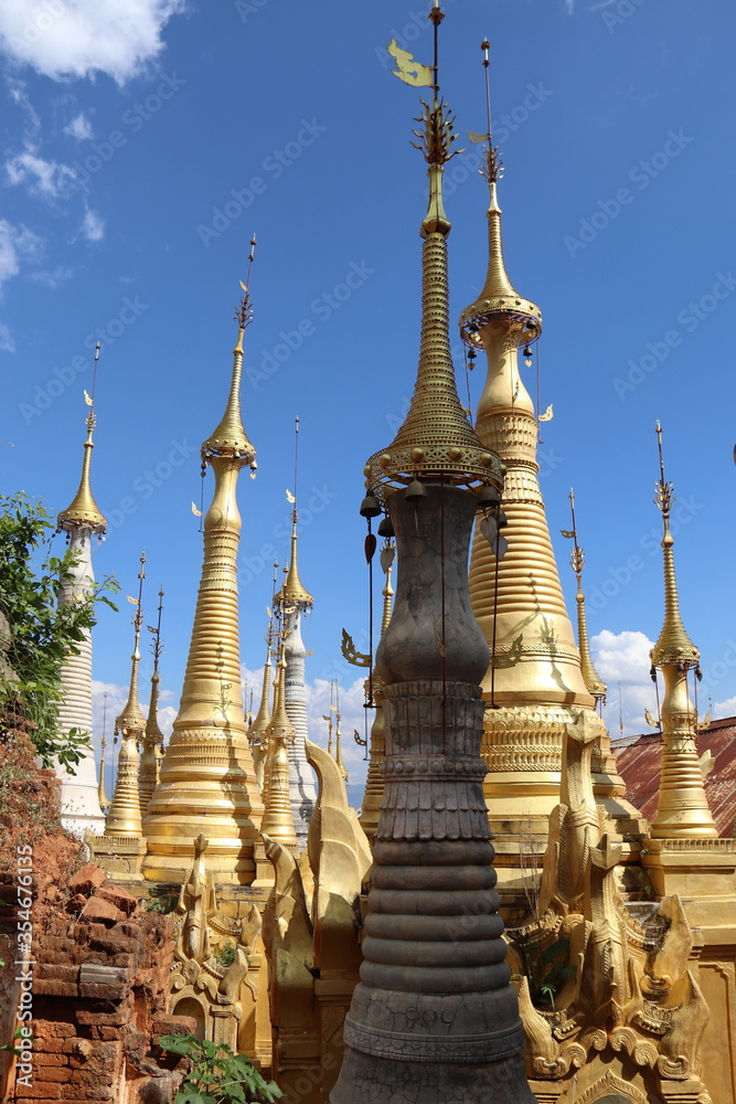 Stupa en or, Shwe In Dein au lac Inle, Myanmar	