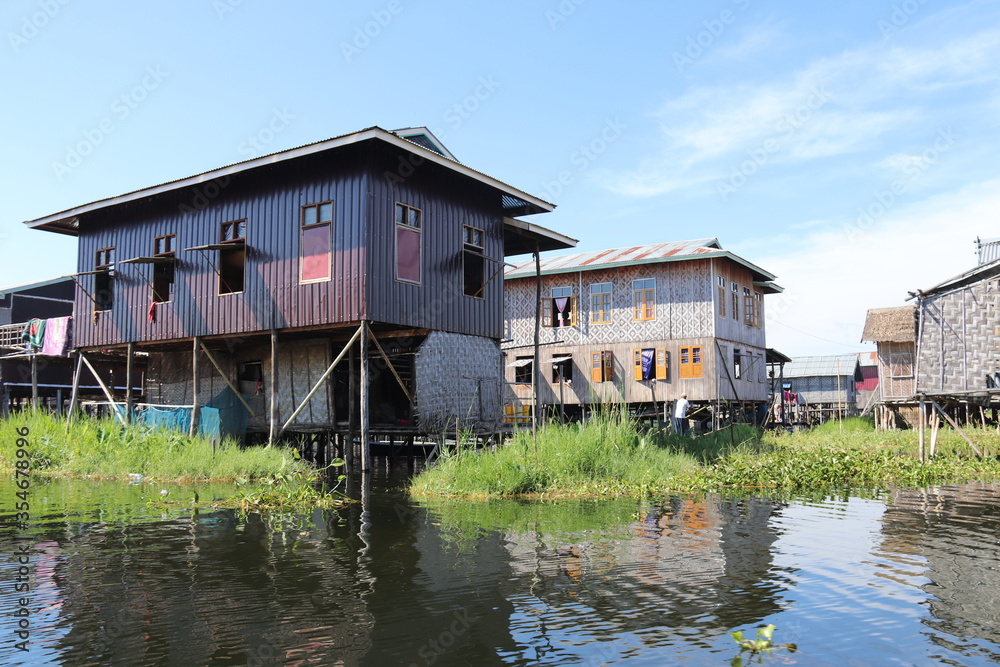 Village flottant au lac Inle, Myanmar