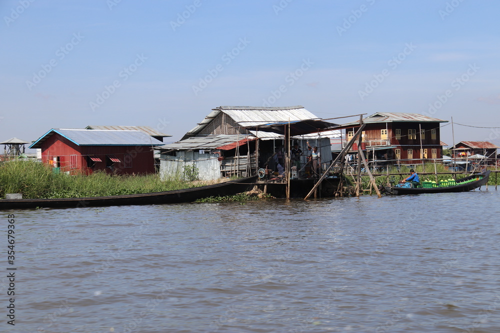 Obraz premium Village flottant au lac Inle, Myanmar