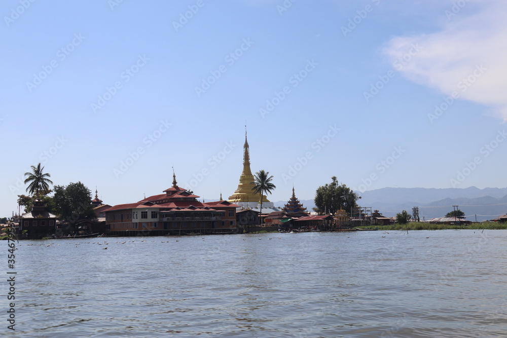Temple au lac Inle, Myanmar