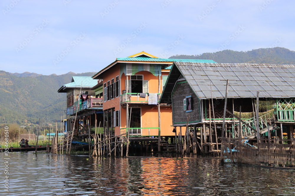 Village flottant au lac Inle, Myanmar