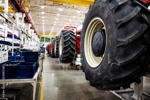 Obraz na płótnie large wheels for tractors and kamaz to a factory w salonie