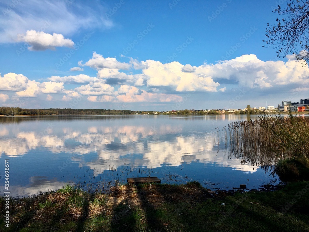 Obraz premium lake and clouds