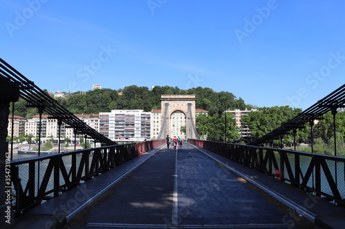 Le pont Mazaryk, passerelle piétonne et pont suspendu sur la rivière Saône à Lyon, ville de Lyon, département du Rhône, France