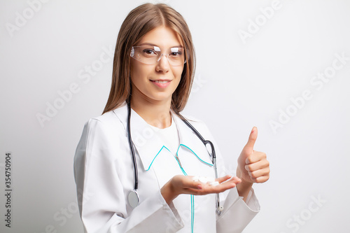 Female doctor holding pills in her hands