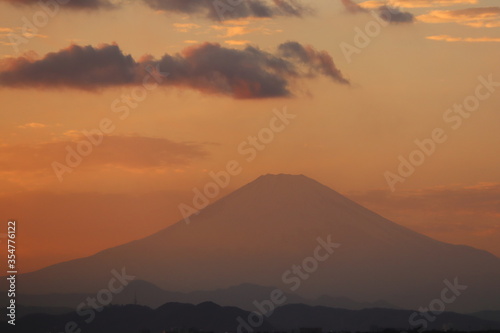Red sky and Mt.Fuji © guillaume