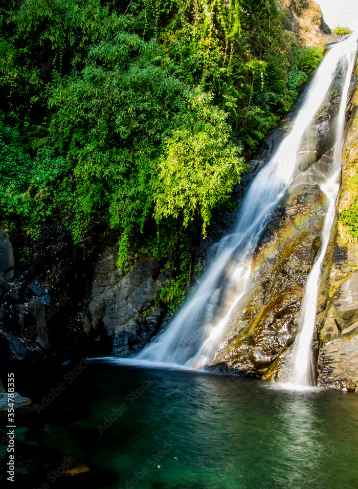 Obraz premium Bhagsu falls in Mcleodganj, Dharamshala