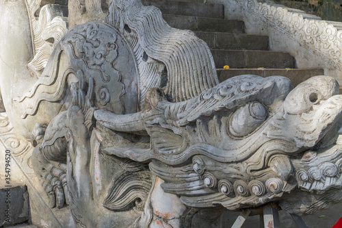 Фотография Stone dragon carving at Imperial Citadel of Thang Long Hanoi