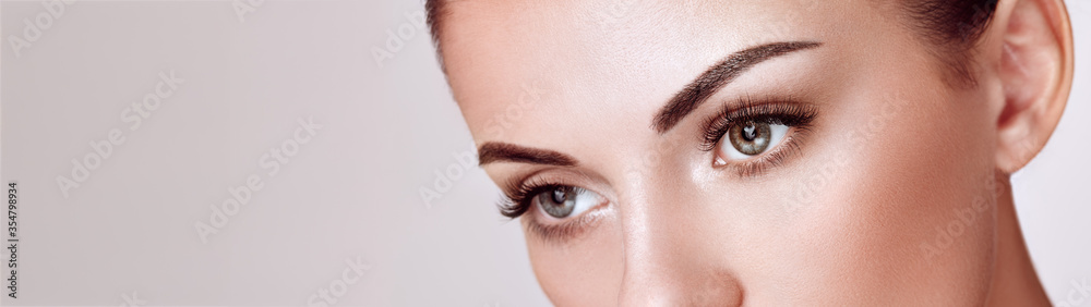 Obraz premium Beautiful Woman with Extreme Long False Eyelashes. Eyelash Extensions. Makeup, Cosmetics. Beauty, Skincare