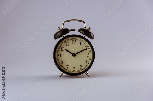 Fotografia reloj despertador tradicional en clave alta