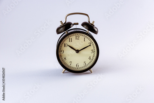 reloj despertador tradicional en clave alta