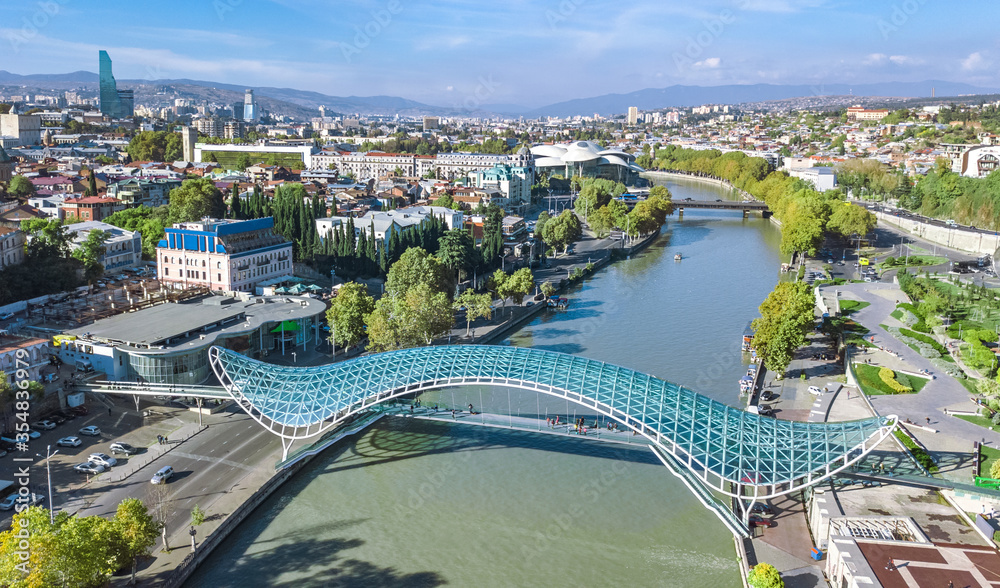 Tbilisi skyline aerial drone view from above, Kura river and old town of Tbilisi cityscape, Georgia
 - obrazy, fototapety, plakaty 