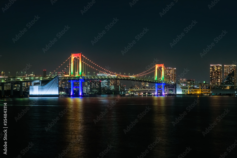 レイボーブリッジ、七色のライトアップ 富士見橋から