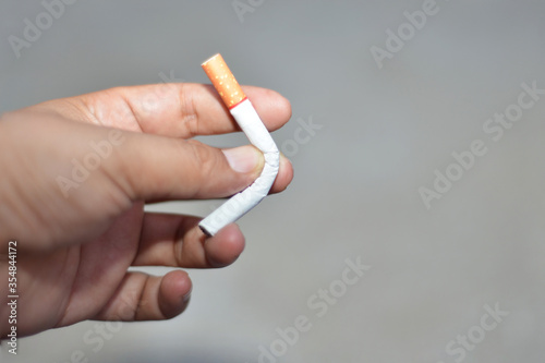 Men's hands to stop smoking