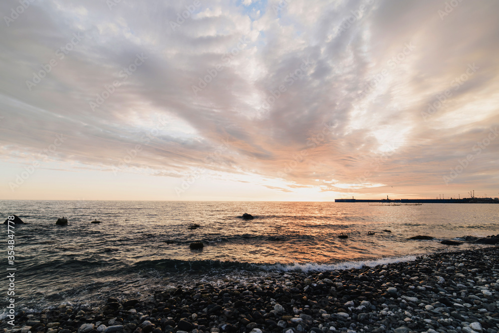 Obraz premium Beautiful sunset on the Black sea. rocks on the sea surf. 