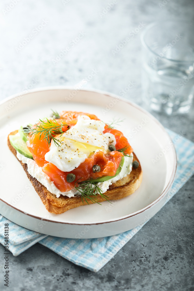 Poached egg with salmon and avocado on toast