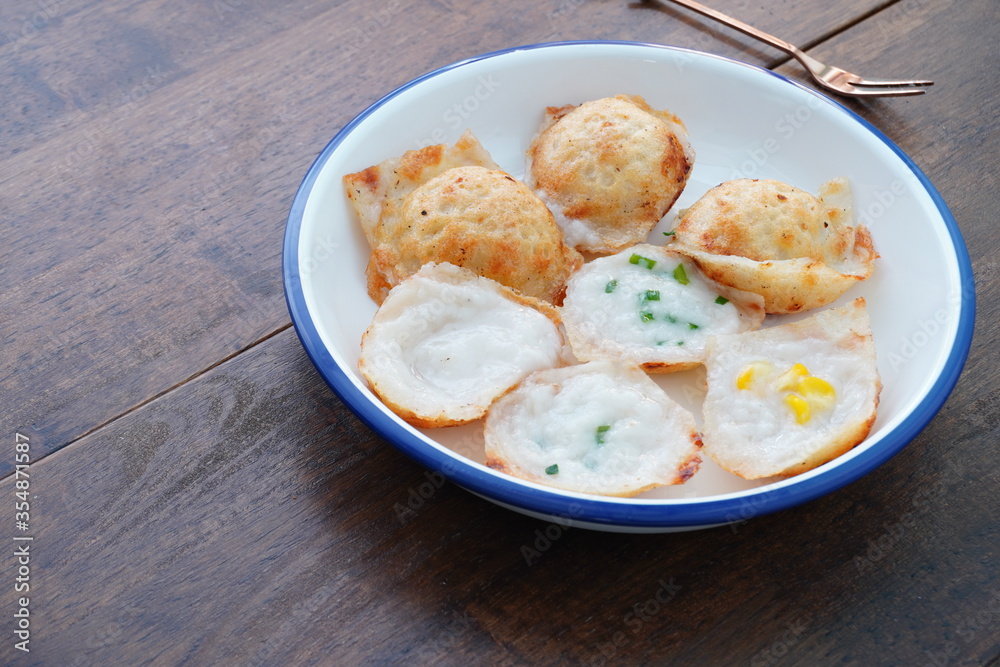 Thai dessert (Khanom Krok) has a fragrant, soft and sweet flavor. Thai dessert (Khanom Krok) has a fragrant, soft and sweet flavor.