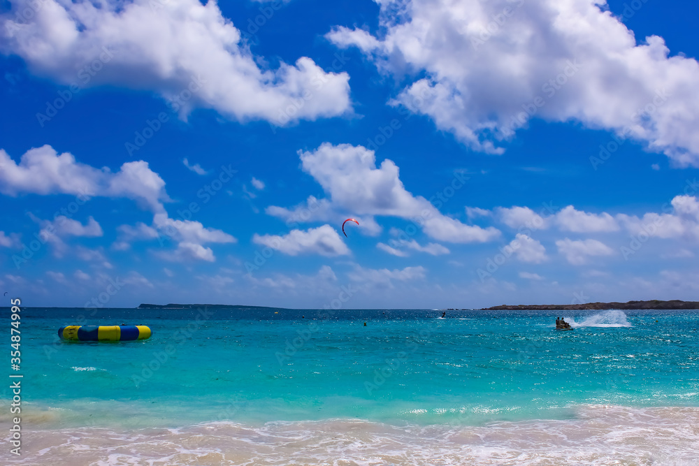 Fototapeta premium Scenery from Saint Martin's Beach in Caribbean